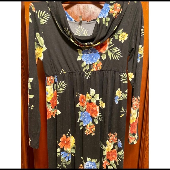 Floral Maternity Dress - Picture 2 of 3